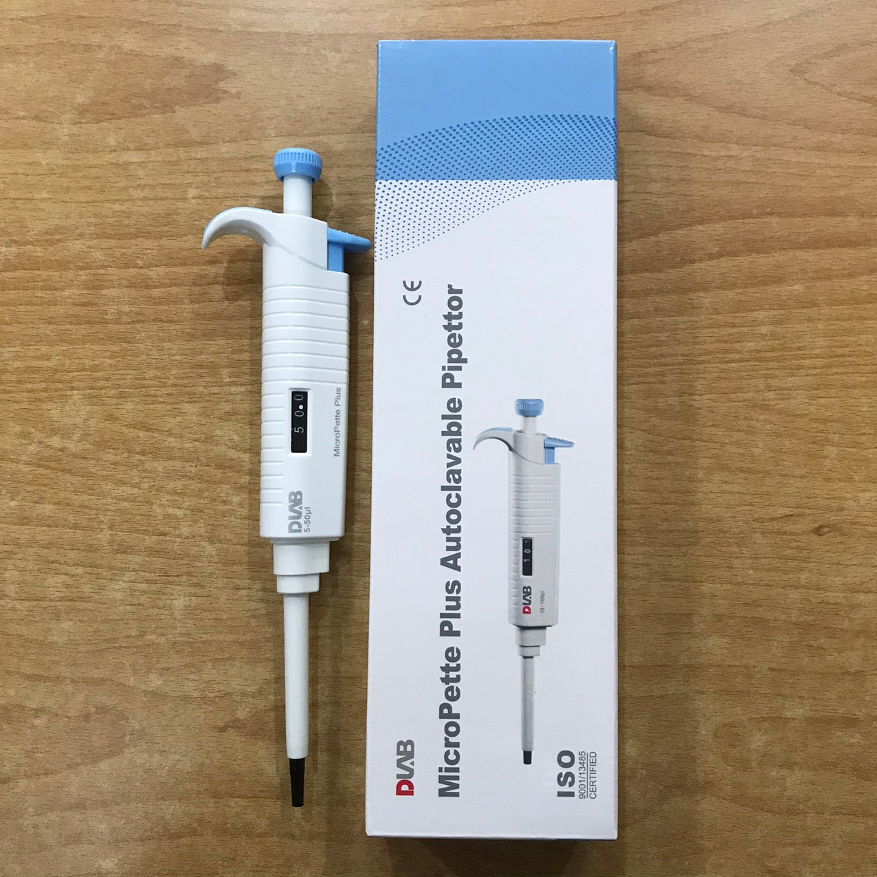 MICROPIPETTE CÓ HẤP 1 KÊNH 5-50UL_DLAB
