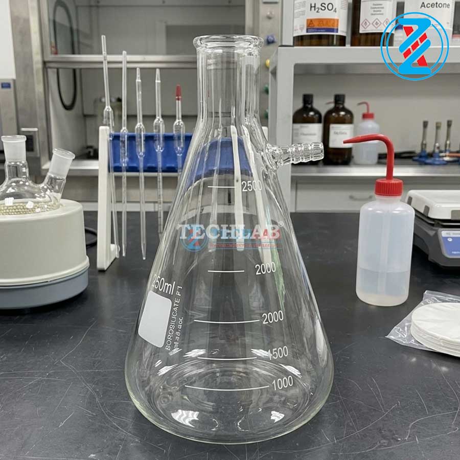 BÌNH TAM GIÁC CÓ VÒI 3000ML_GENLAB